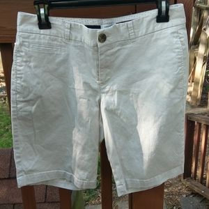 Dockers shorts off white.